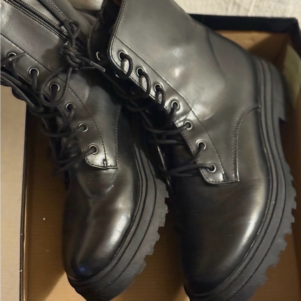 Black Lace-Up Women's Boots
